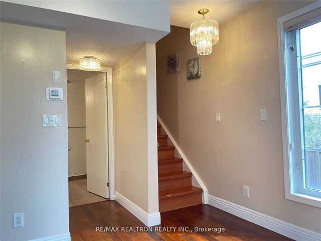 1557 - 5 Everson Dr