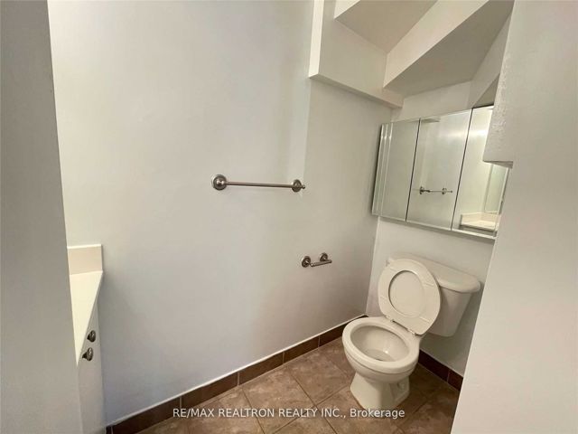 1557 - 5 Everson Dr