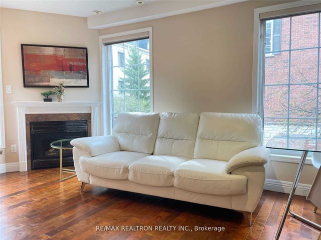 1557 - 5 Everson Dr