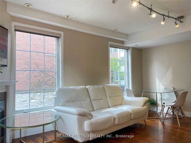 1557 - 5 Everson Dr