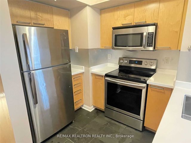 1557 - 5 Everson Dr