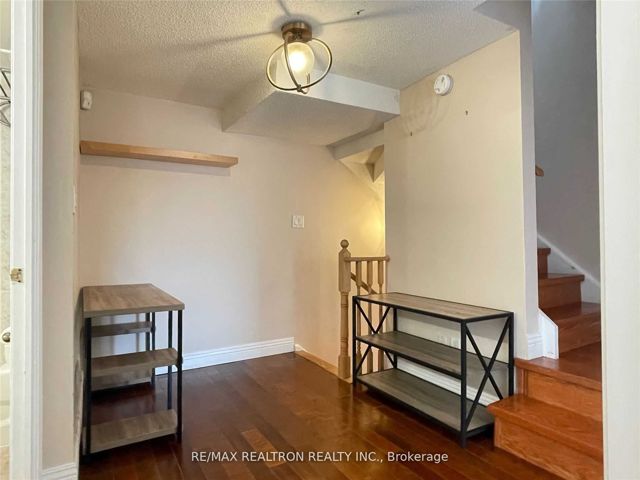 1557 - 5 Everson Dr