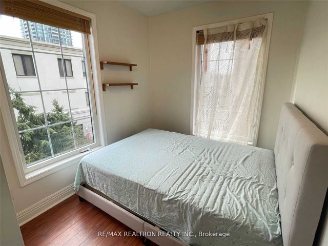 1557 - 5 Everson Dr