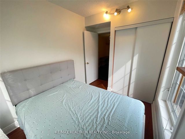 1557 - 5 Everson Dr