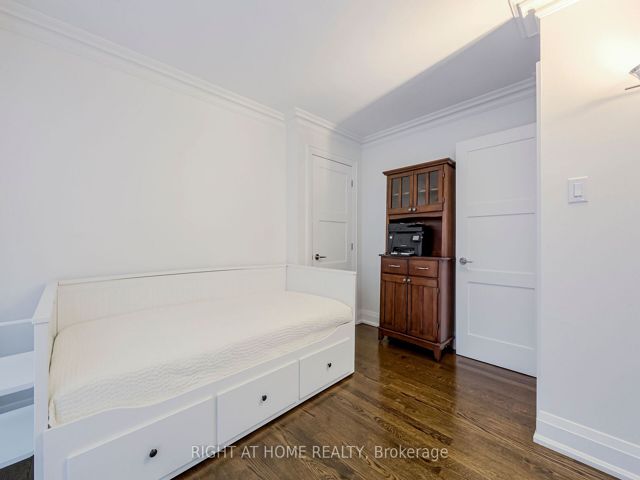Ph 16 - 20 Glebe Rd W