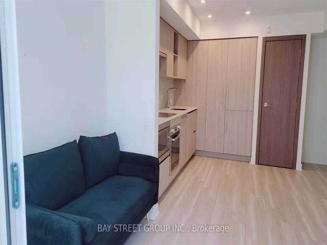 616 - 19 Bathurst St