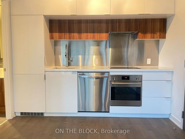 509 - 185 Roehampton Ave