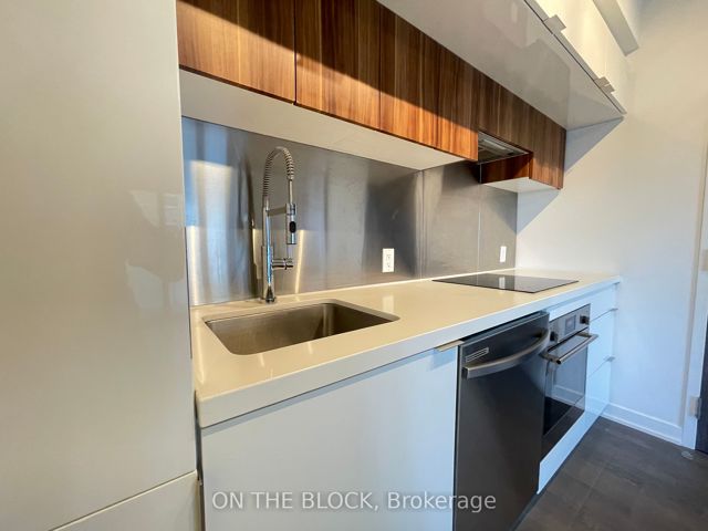 509 - 185 Roehampton Ave