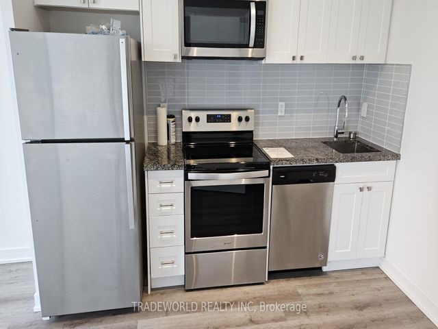 620 - 621 Sheppard Ave E