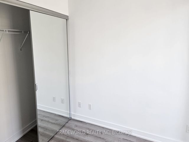 620 - 621 Sheppard Ave E