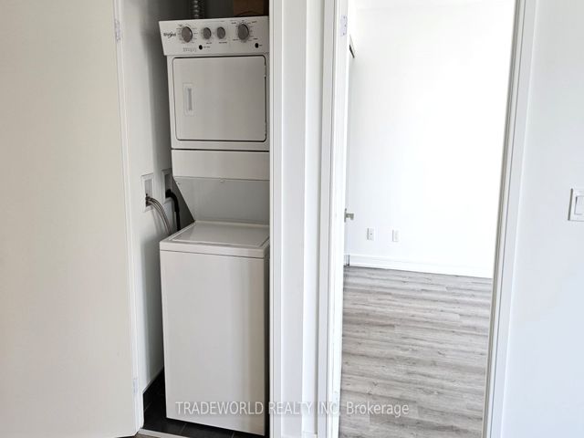 620 - 621 Sheppard Ave E