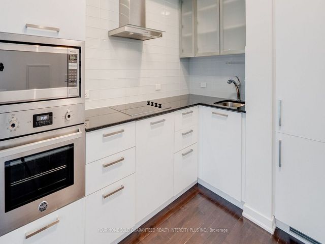 1109 - 14 York St