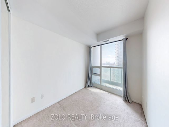 1609 - 215 Fort York Blvd