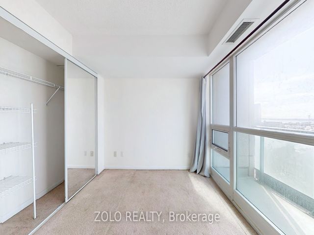 1609 - 215 Fort York Blvd