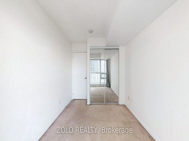 1609 - 215 Fort York Blvd