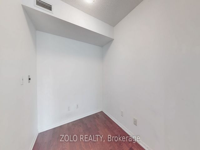 1609 - 215 Fort York Blvd