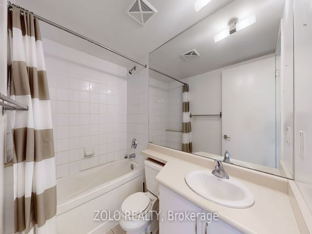 1609 - 215 Fort York Blvd