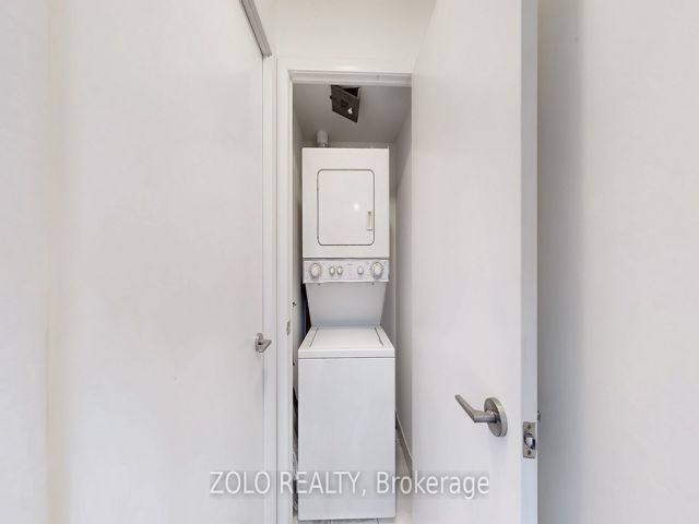 1609 - 215 Fort York Blvd