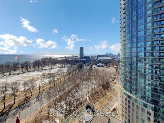 1609 - 215 Fort York Blvd