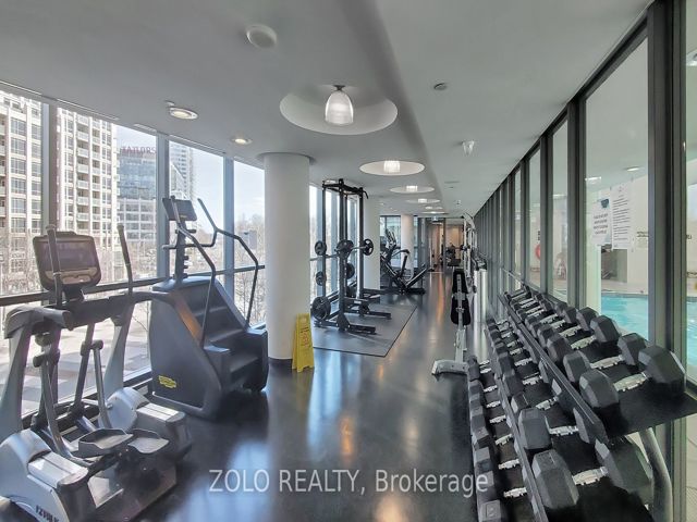 1609 - 215 Fort York Blvd