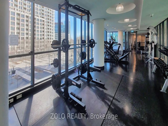 1609 - 215 Fort York Blvd