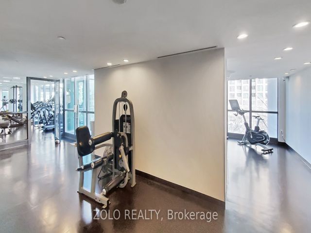 1609 - 215 Fort York Blvd