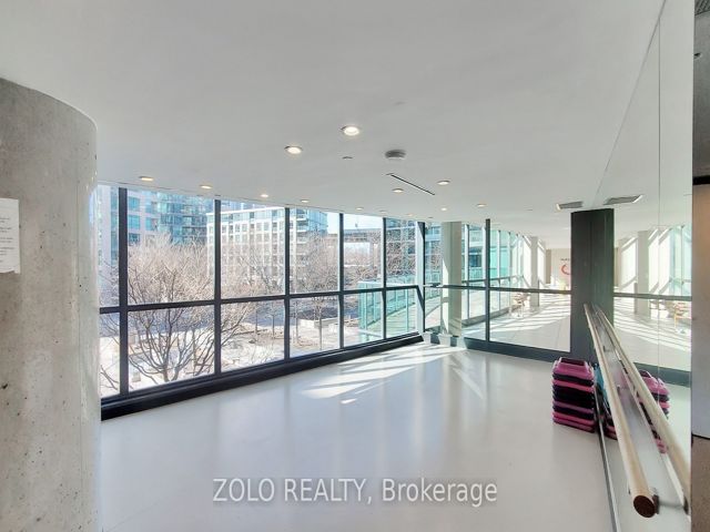 1609 - 215 Fort York Blvd