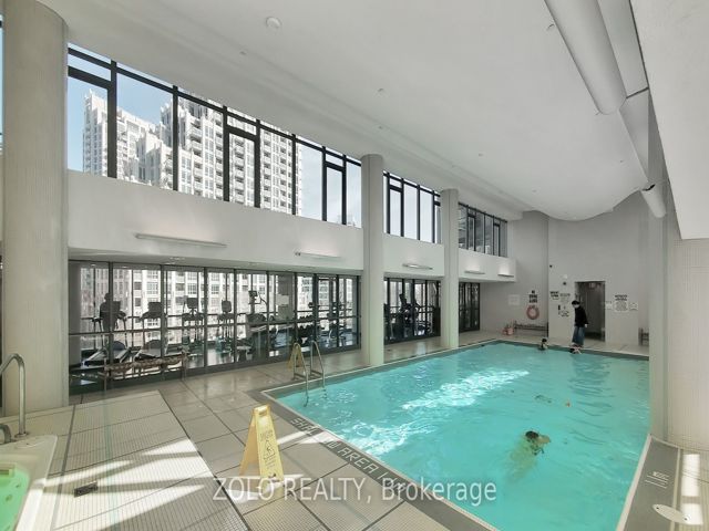 1609 - 215 Fort York Blvd