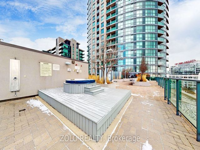 1609 - 215 Fort York Blvd