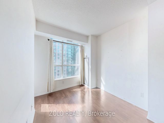 1609 - 215 Fort York Blvd