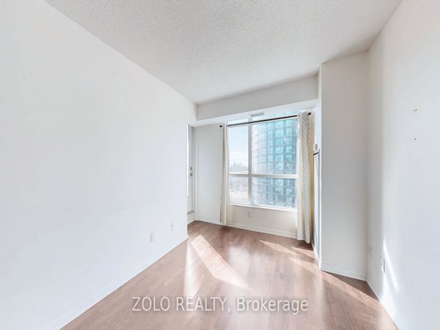 1609 - 215 Fort York Blvd