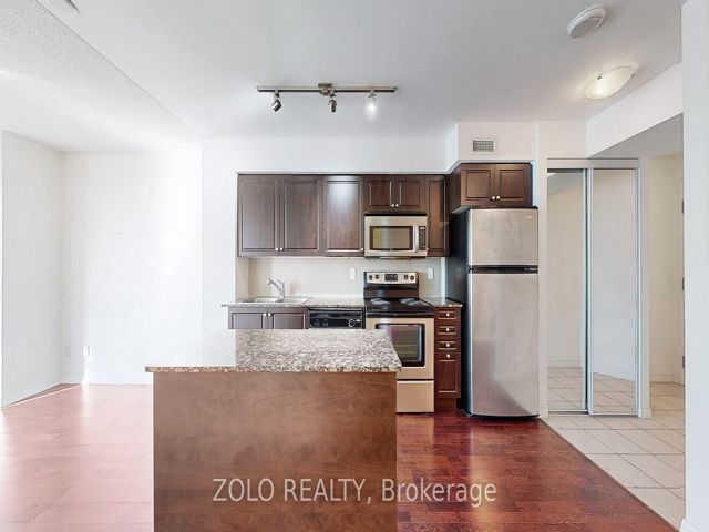 1609 - 215 Fort York Blvd