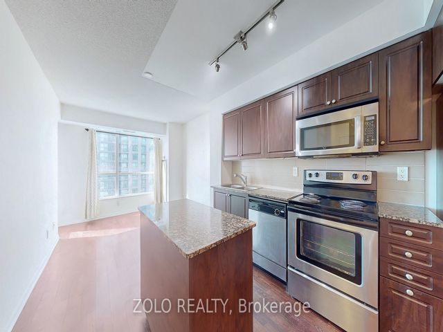 1609 - 215 Fort York Blvd