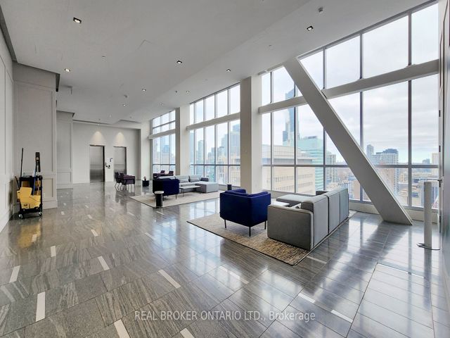 2701 - 488 University Ave N