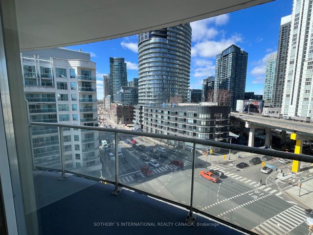 911 - 550 Queens Quay W