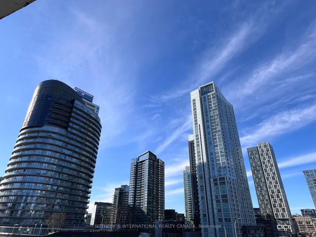 911 - 550 Queens Quay W