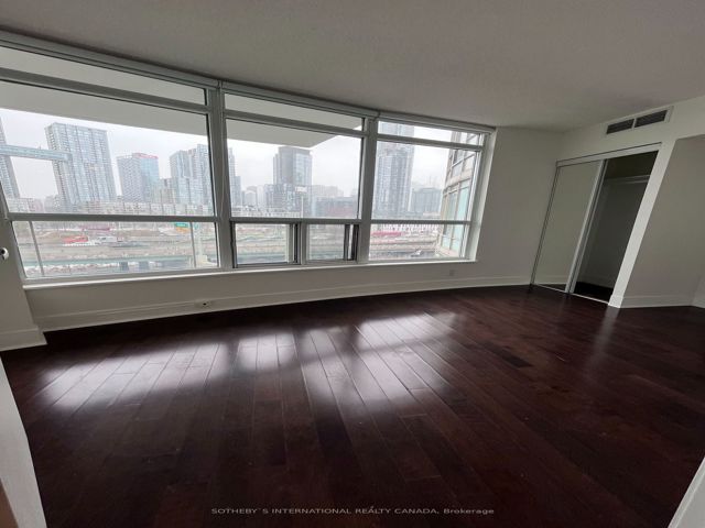 911 - 550 Queens Quay W