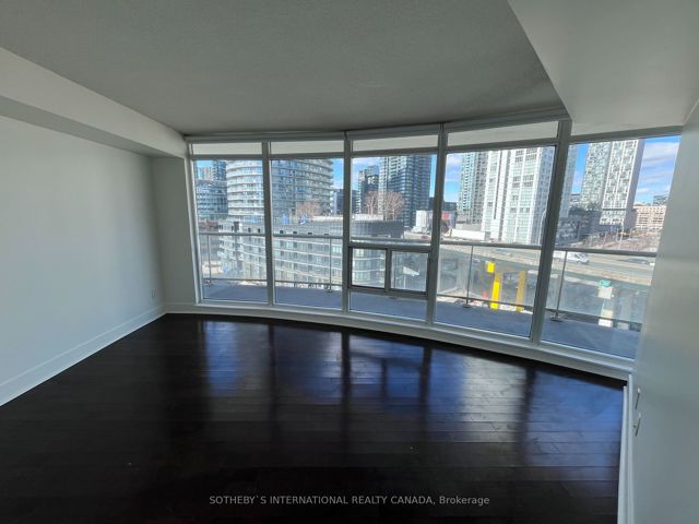 911 - 550 Queens Quay W