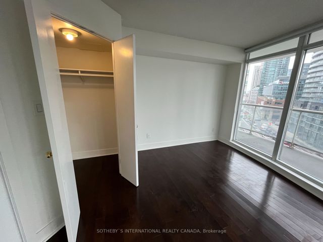 911 - 550 Queens Quay W