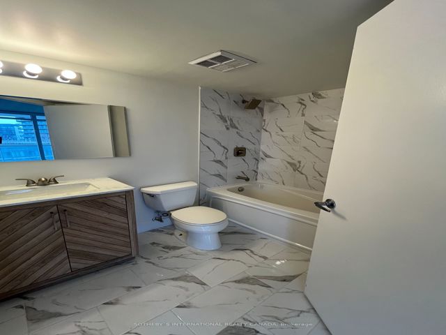 911 - 550 Queens Quay W
