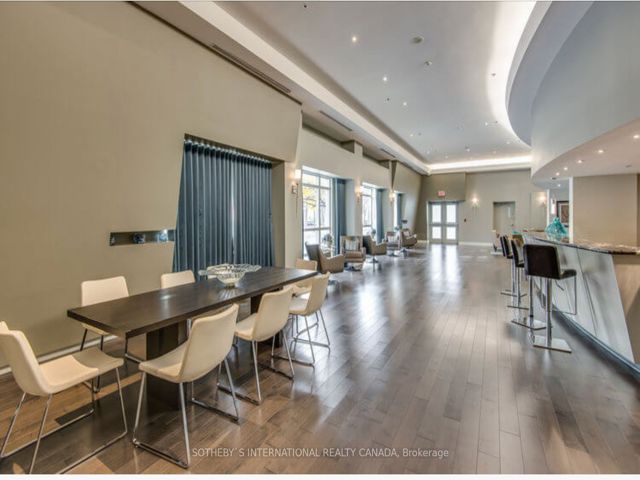 911 - 550 Queens Quay W