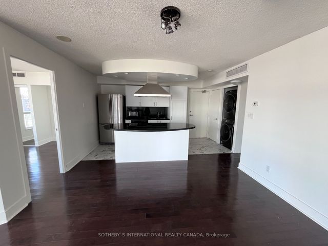 911 - 550 Queens Quay W