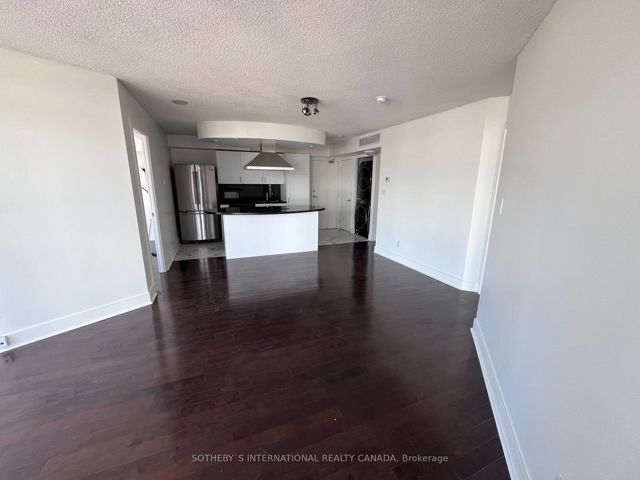 911 - 550 Queens Quay W