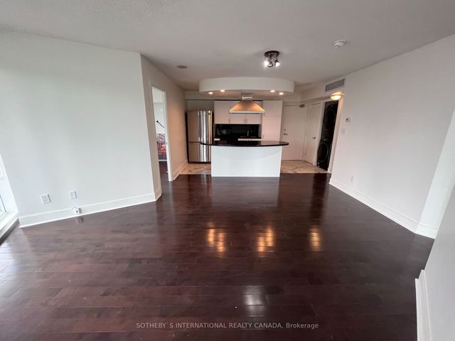 911 - 550 Queens Quay W