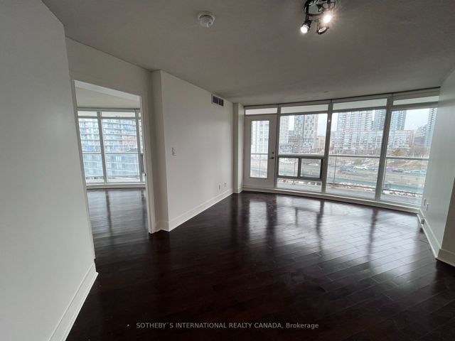 911 - 550 Queens Quay W