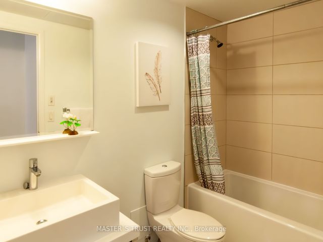 401 - 65 St Mary St