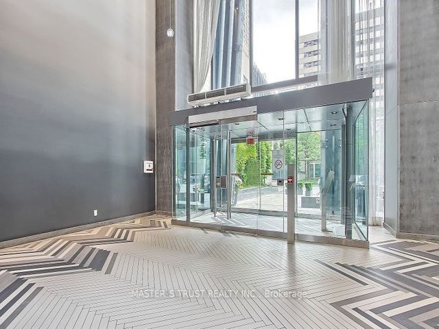 401 - 65 St Mary St