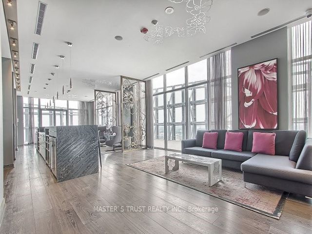 401 - 65 St Mary St