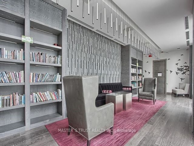 401 - 65 St Mary St