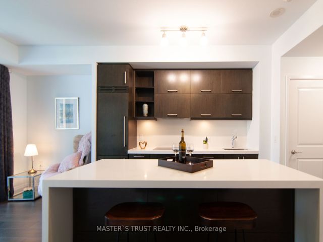 401 - 65 St Mary St